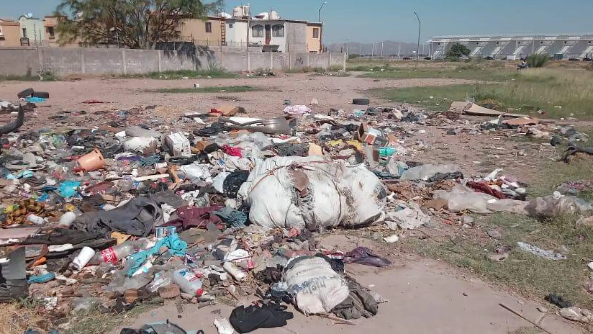 basurero clandestino basura contaminación lote baldío